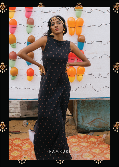 Palūṉ Black Mookuthi Dress