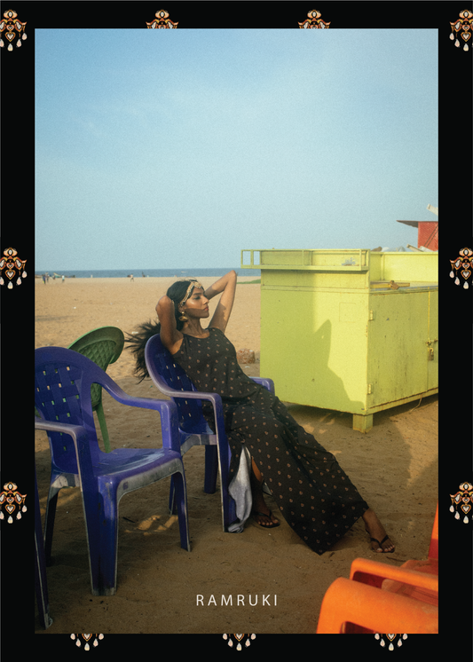 Sleeveless Mookuthi Black Dress
